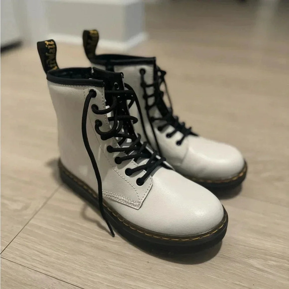 DR MARTENS YOUTH 1460 LEATHER LACE UP BOOTS - Picture 2 of 15